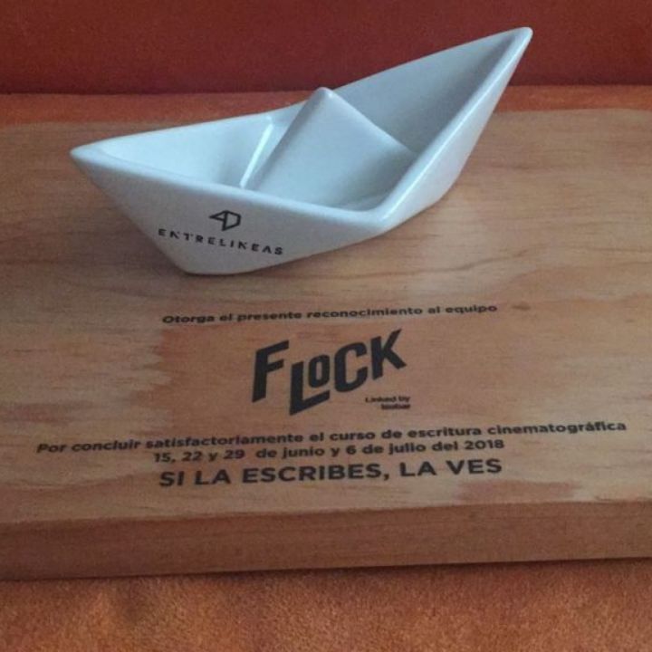 Barco de papel hecho con ceramica